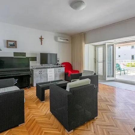 Apartment Ketryn *
