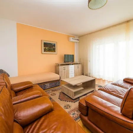 Ketryn Apartment